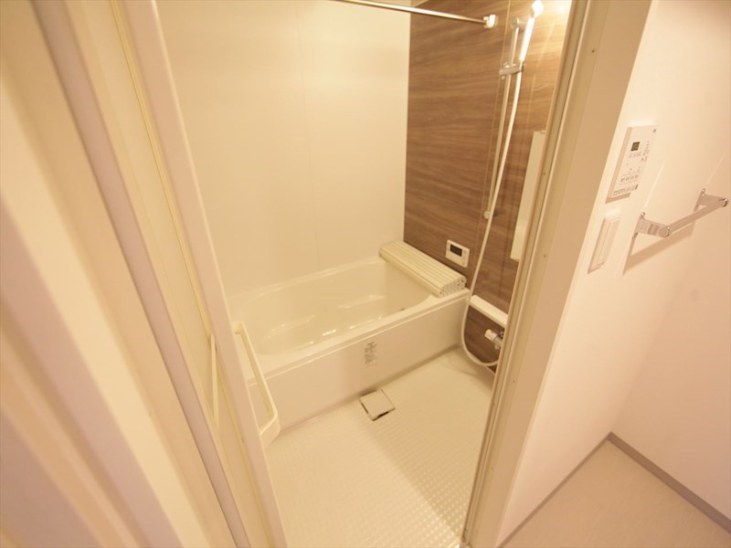 バス・シャワールーム　浴室暖房乾燥機付　追い焚き・オートバス機能付お風呂