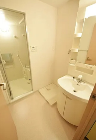 洗面設備　別部屋の写真を使用しております。