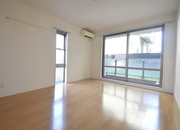 居室・リビング　別部屋の写真を使用しております。