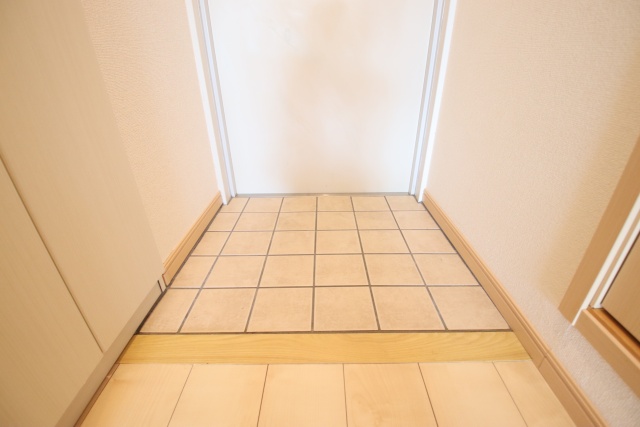 玄関　※別室の参考写真の為、現況優先です。