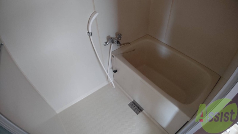 バス・シャワールーム　バスルームはゆったり浸かれる広さがあります。