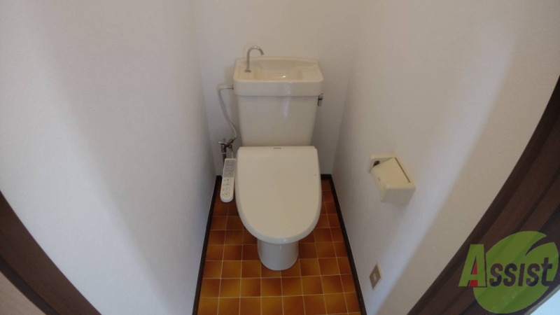 トイレ　温水洗浄便座は使い勝手も良く嬉しいですね。