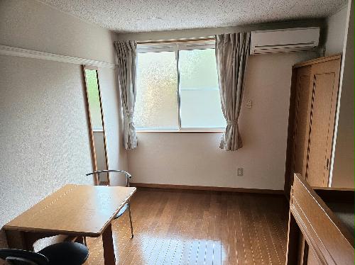 居室・リビング　備品や設備仕様は号室により異なります。現地をご確認下さい。