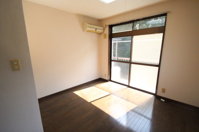 居室・リビング　※同建物ほかのお部屋の写真です。