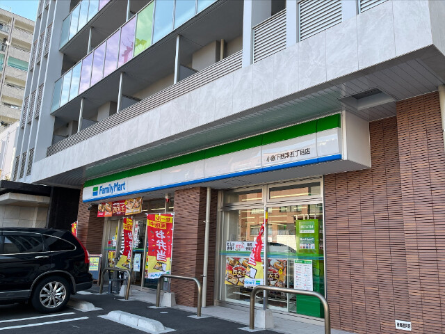 コンビニ　ファミリーマート小倉下到津五丁目店（コンビニ）まで547m