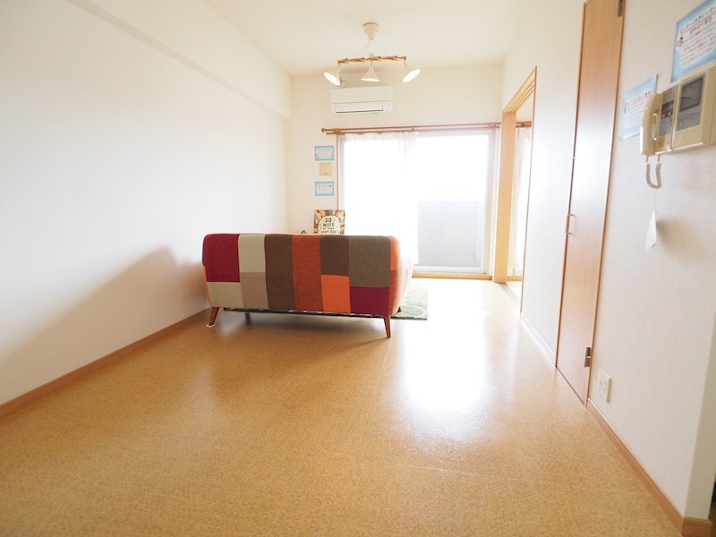 居室・リビング　南向きリビングは、明るいですよ。