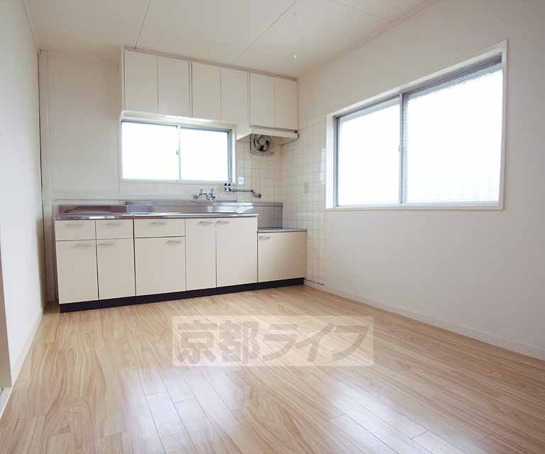 居室・リビング　６帖のダイニングキッチンです