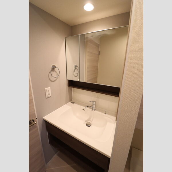 洗面設備　スペースが確保できる洗面所です