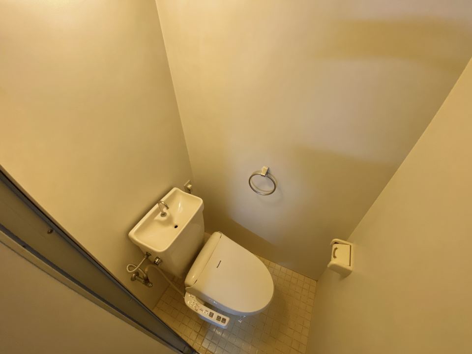 トイレ　温水洗浄便座です