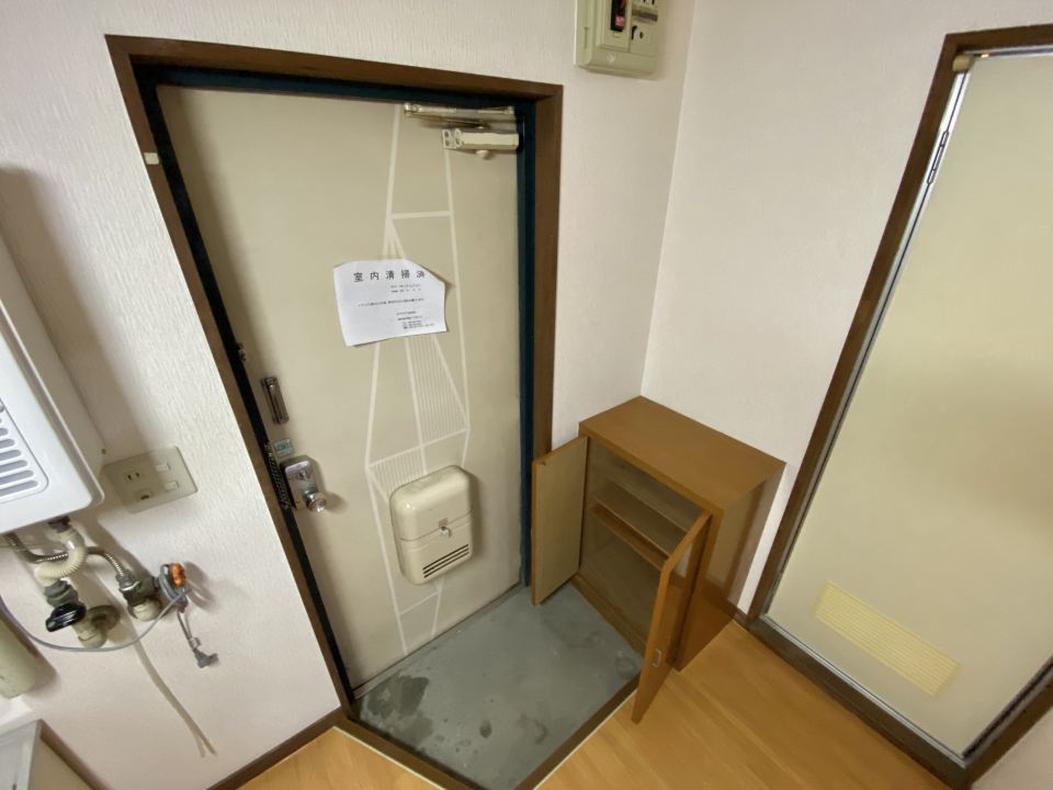 玄関　シューズＢＯＸあります