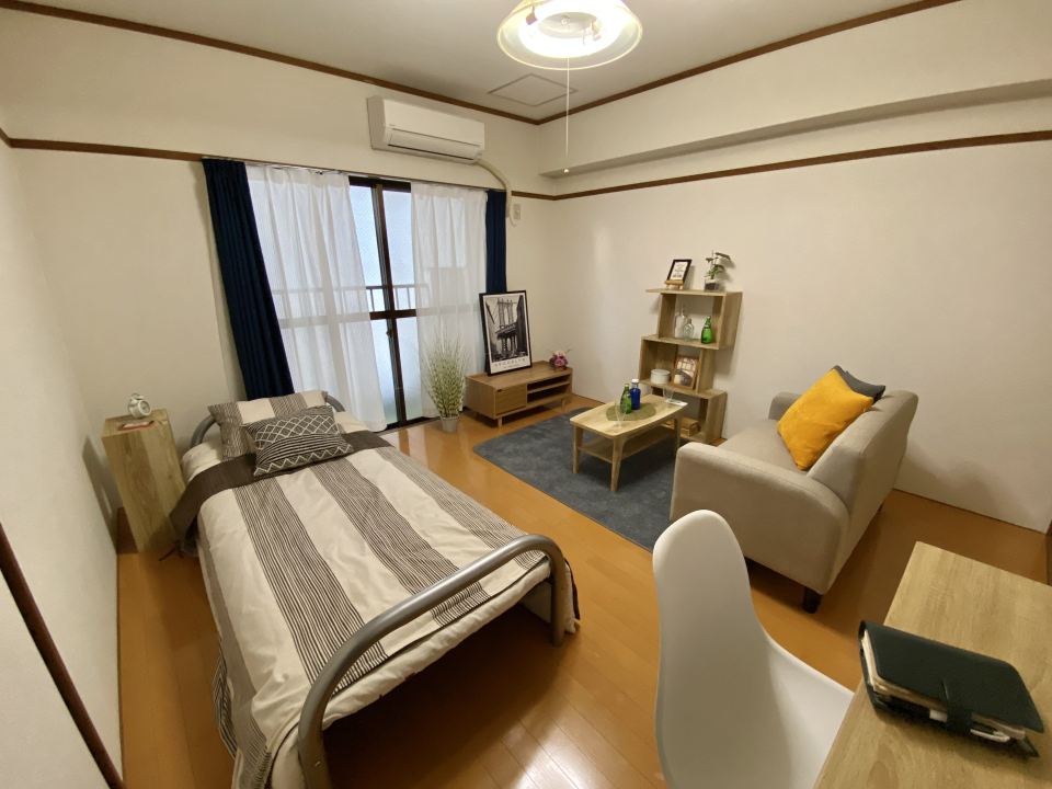 居室・リビング　８畳の洋室　イメージ家具を置いてます