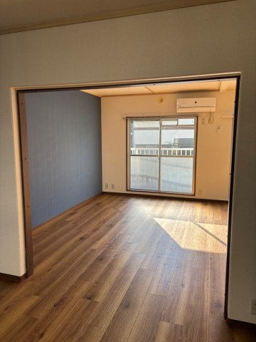 居室・リビング　南向き１階角部屋２面採光陽当り通風良好LDKはエアコン付き♪