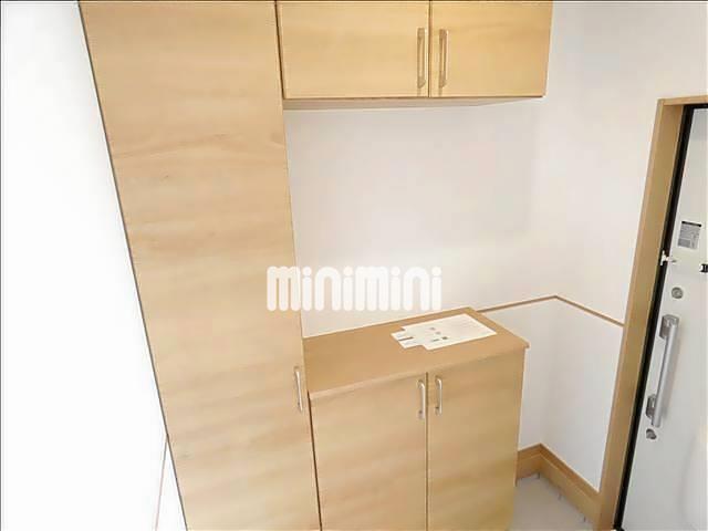 玄関　実際は反転タイプです。