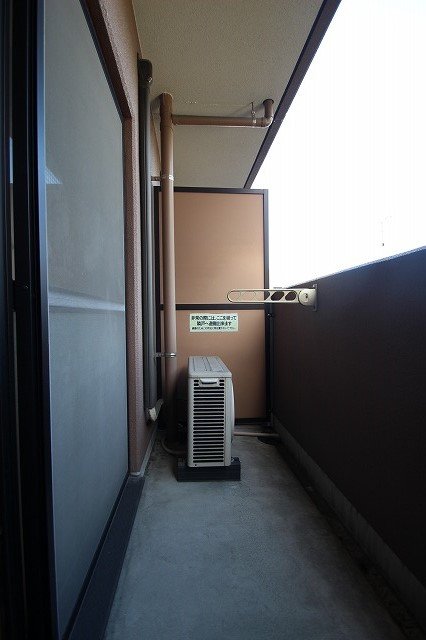 バルコニー　同物件別号室の写真です。