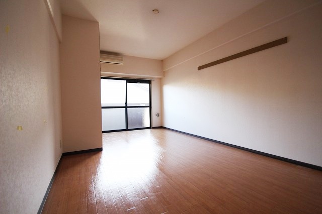 居室・リビング　同物件別号室の写真です。