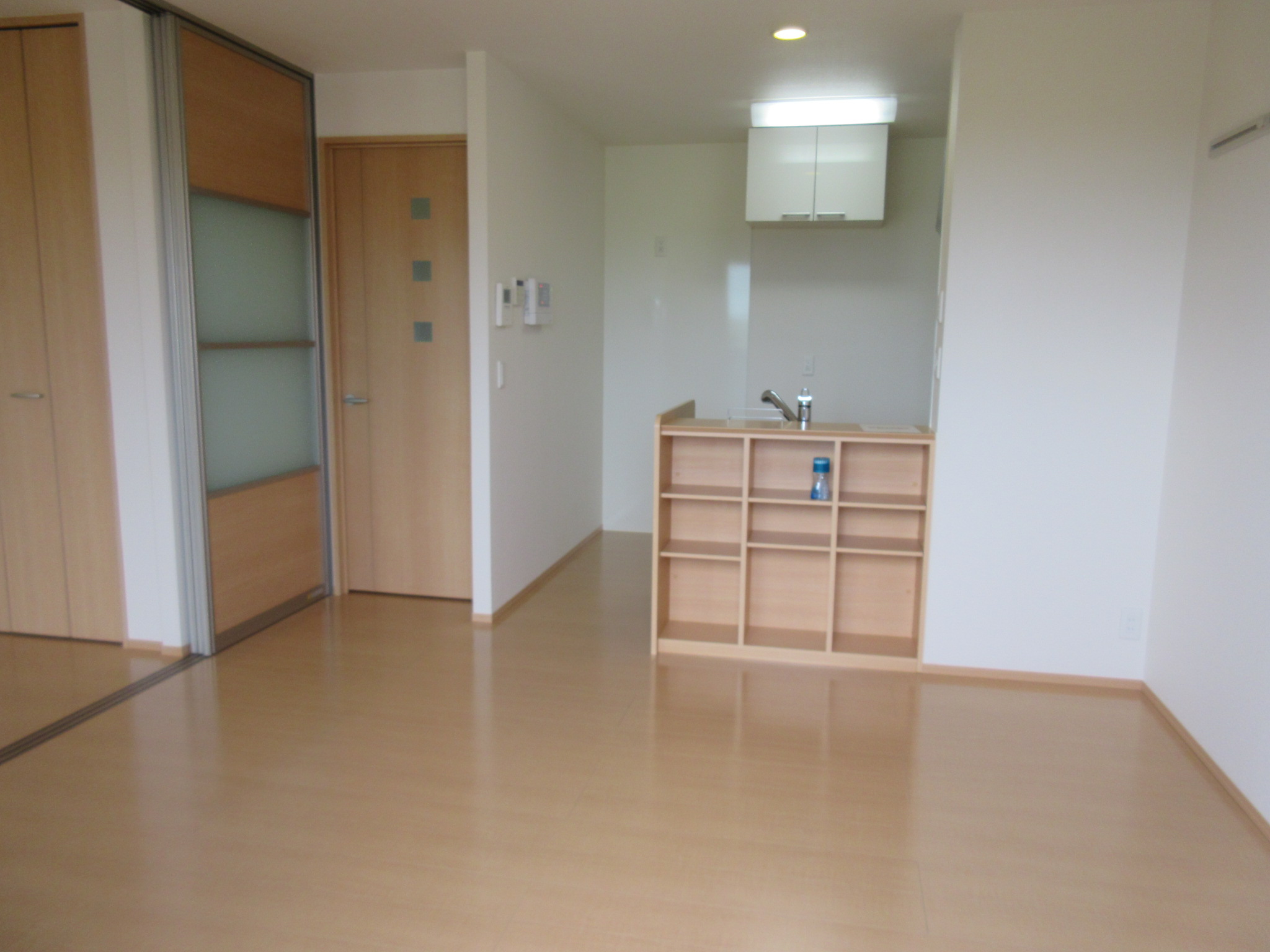 居室・リビング　同建物別号室