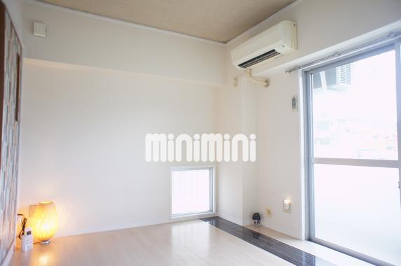 居室・リビング　南向きで日当たりの良いお部屋です。