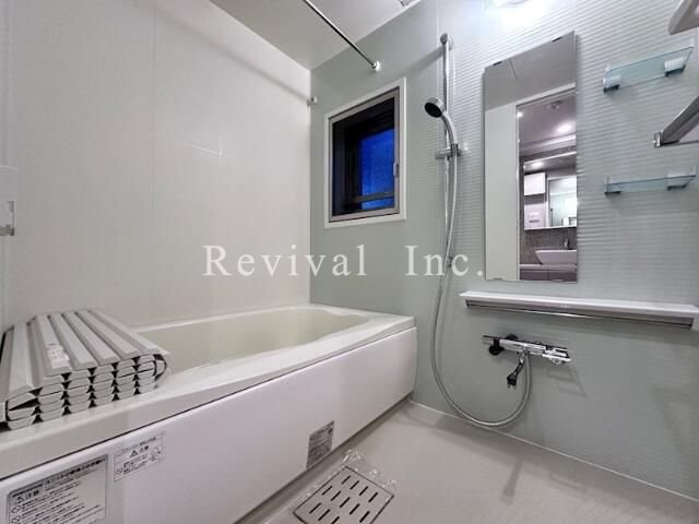 バス・シャワールーム　清潔感あるバスルームです