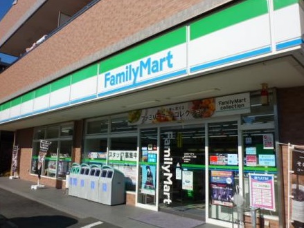 コンビニ　ファミリーマート浜松中央三丁目店（コンビニ）まで247m