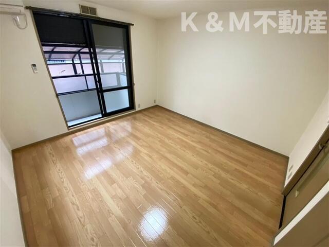 居室・リビング　こちらのリビングで趣味の時間をお楽しみください