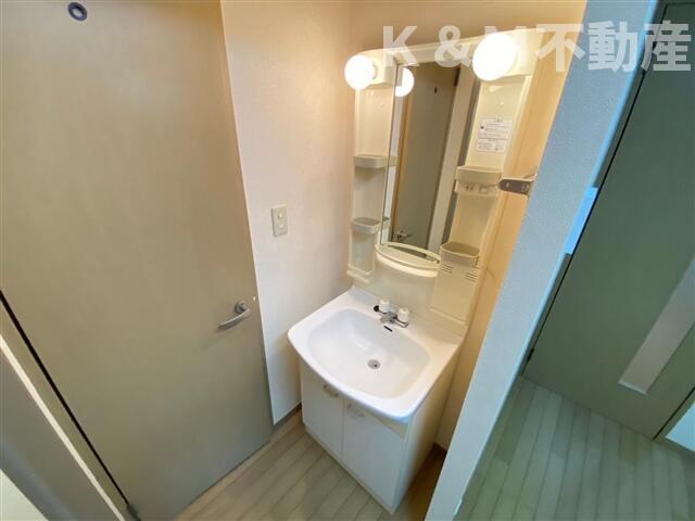 洗面設備　スペースが確保できる洗面所です