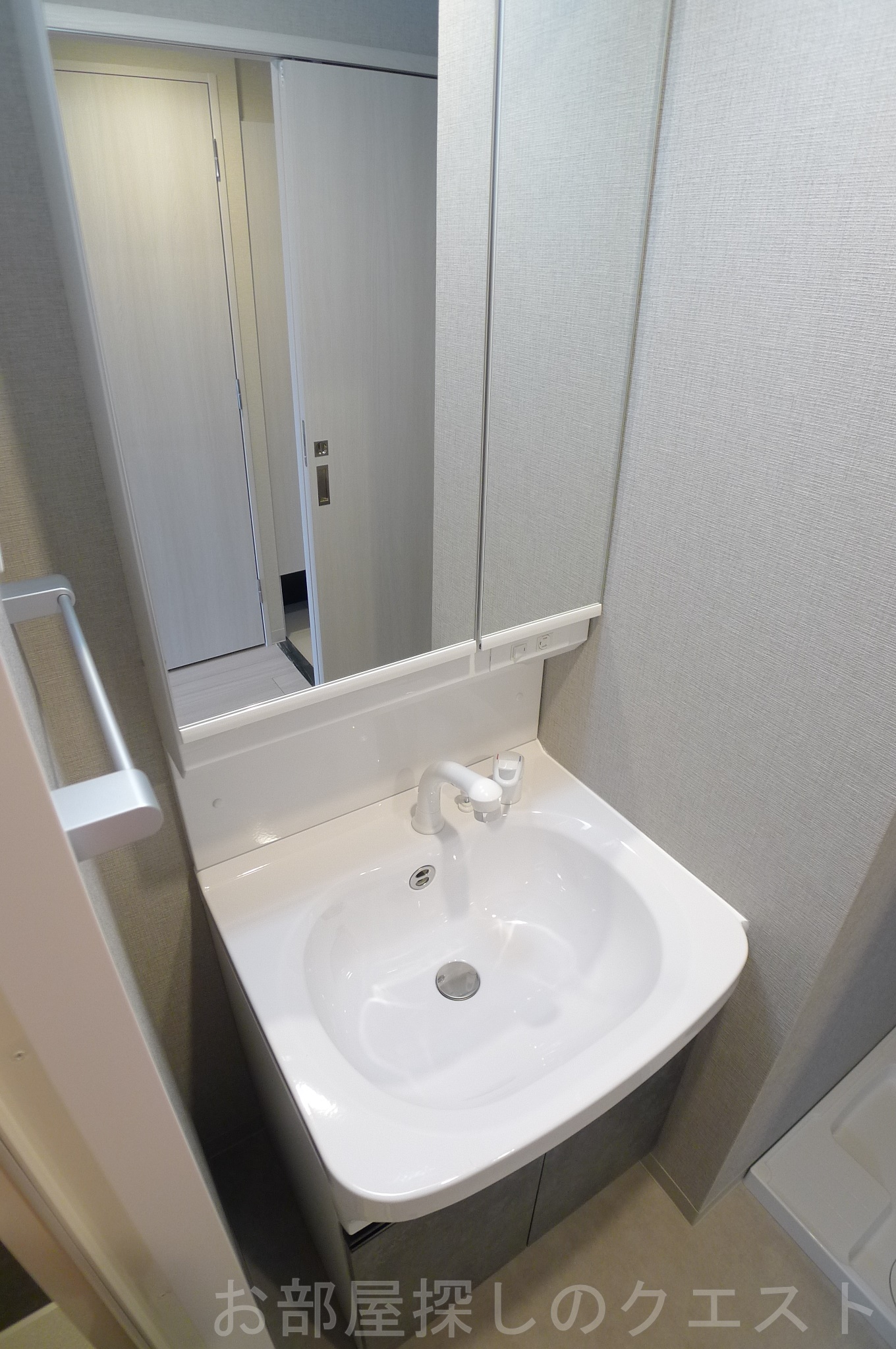 洗面設備　（写真は同タイプ）