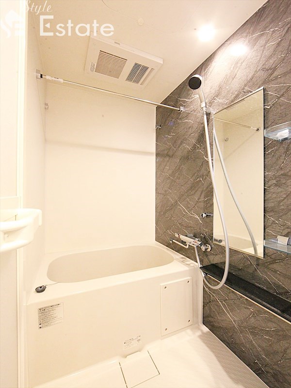 バス・シャワールーム　バスルーム