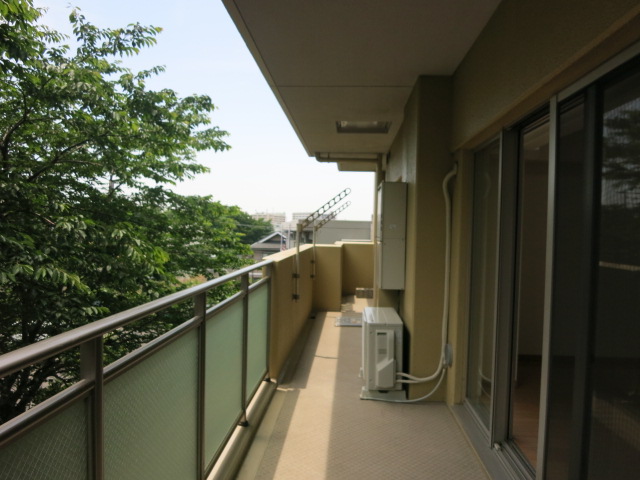 バルコニー　奥行きのあるベランダ