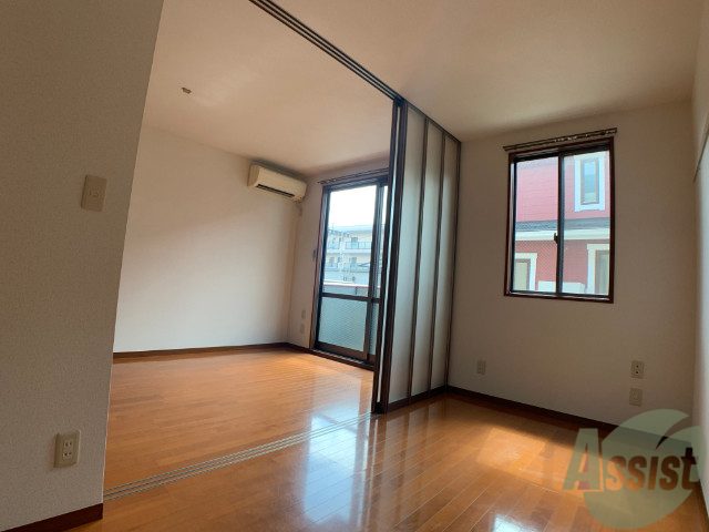 その他部屋・スペース　ＬＤＫの隣には４．１帖の洋室もあります。寝室にしましょう。