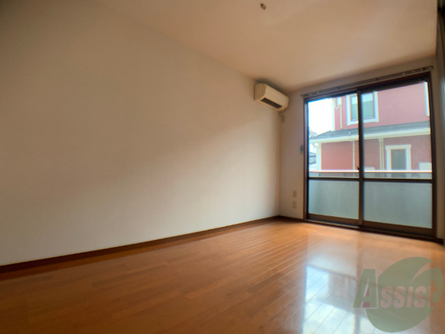 居室・リビング　９．８帖のＬＤＫです。広々として、きれいですね。