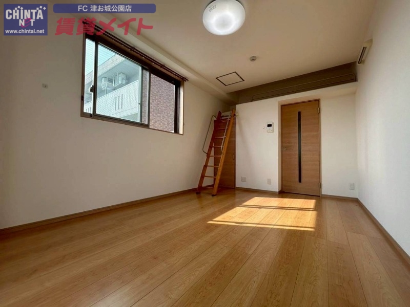 居室・リビング　反転タイプ参考写真