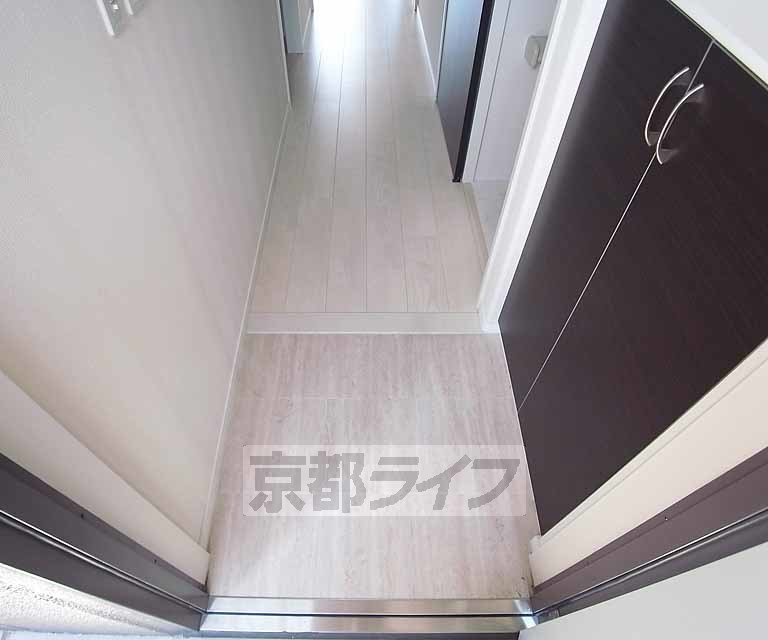 玄関　玄関にはシューズボックスを完備