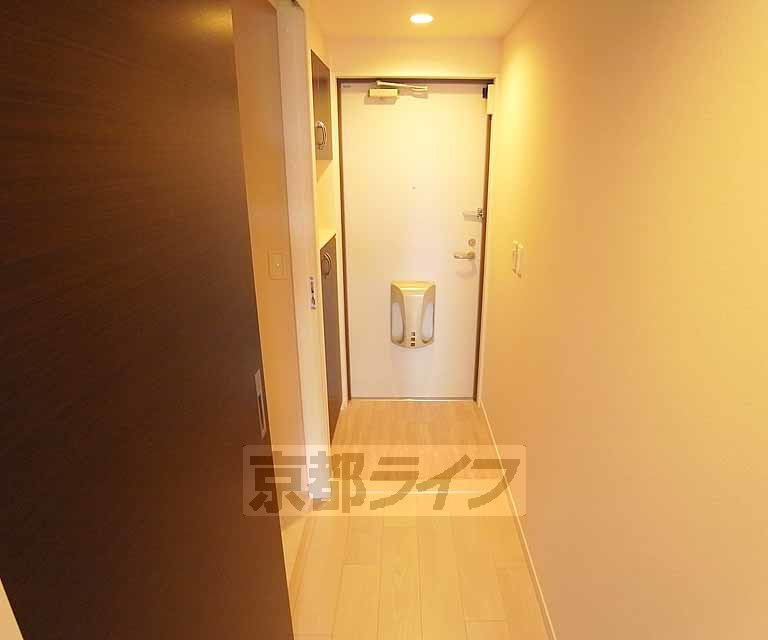 その他部屋・スペース　廊下部分。やわらかい印象の照明がついています