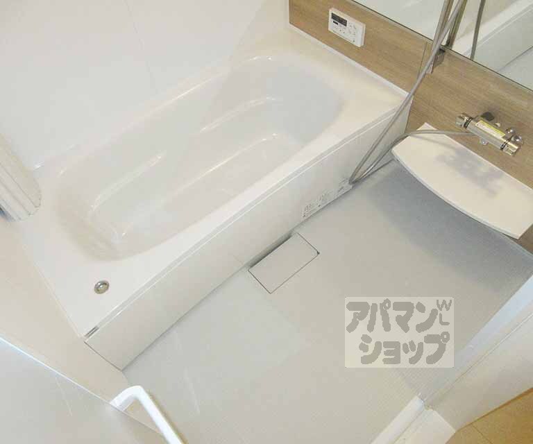 バス・シャワールーム　大きなお風呂