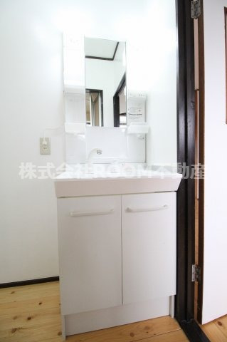 洗面設備　ゆったりとスペースのある洗面所