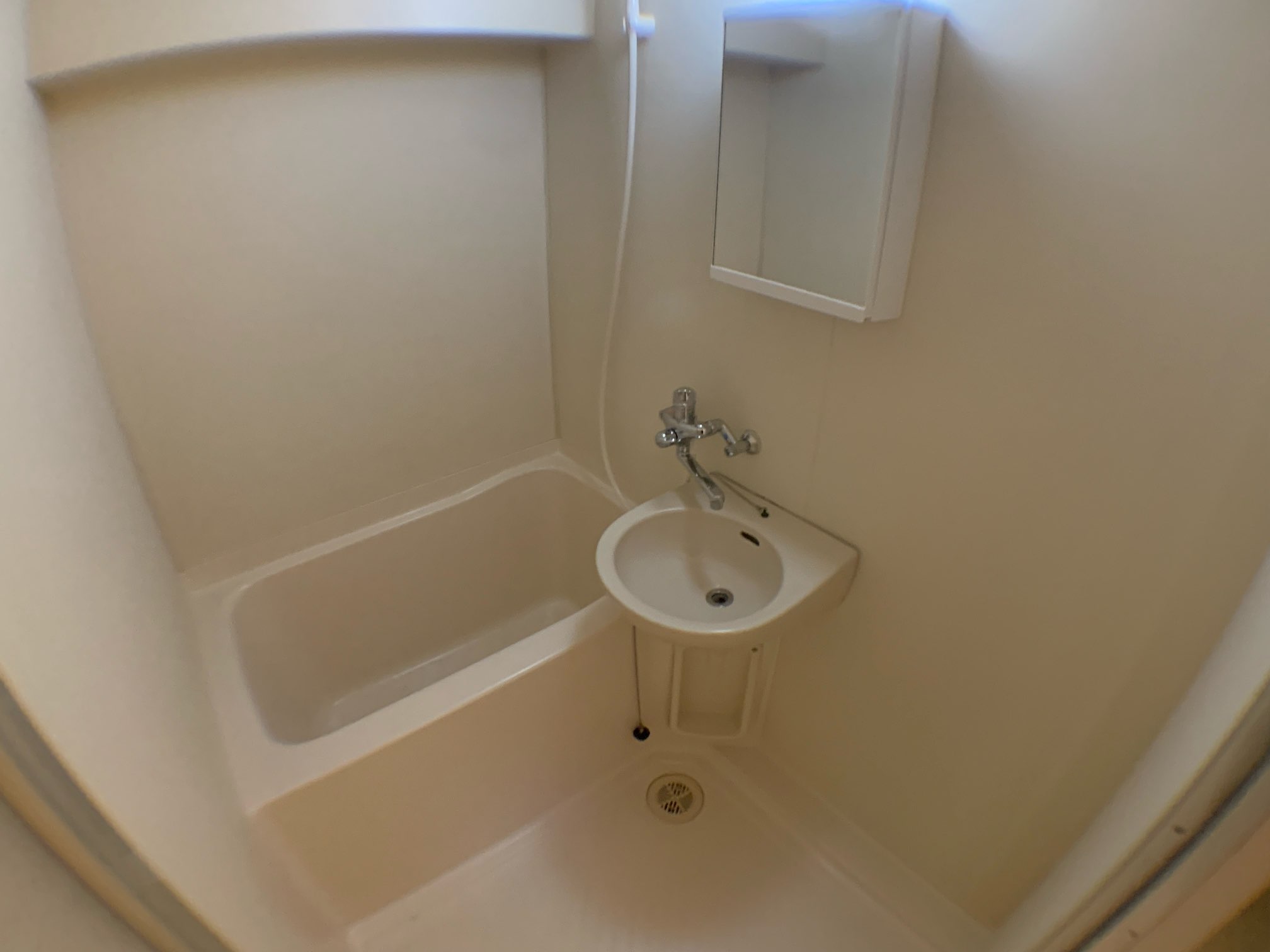 バス・シャワールーム　シンプルで機能的なユニットバスです！