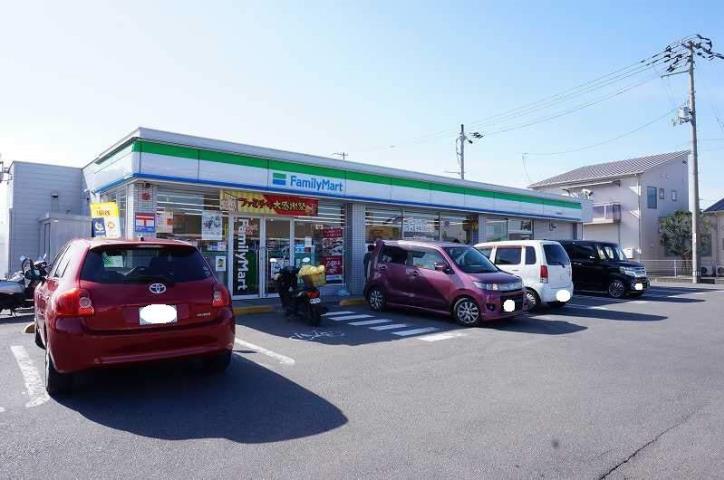 コンビニ　ファミリーマート（コンビニ）まで870m