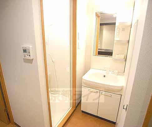 洗面設備　実際の部屋の写真ではありません