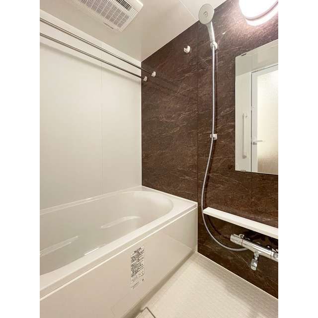 バス・シャワールーム　コンパクトで使いやすいお風呂です