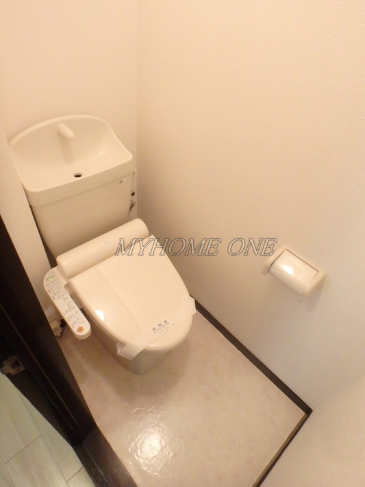 トイレ　温水洗浄便座