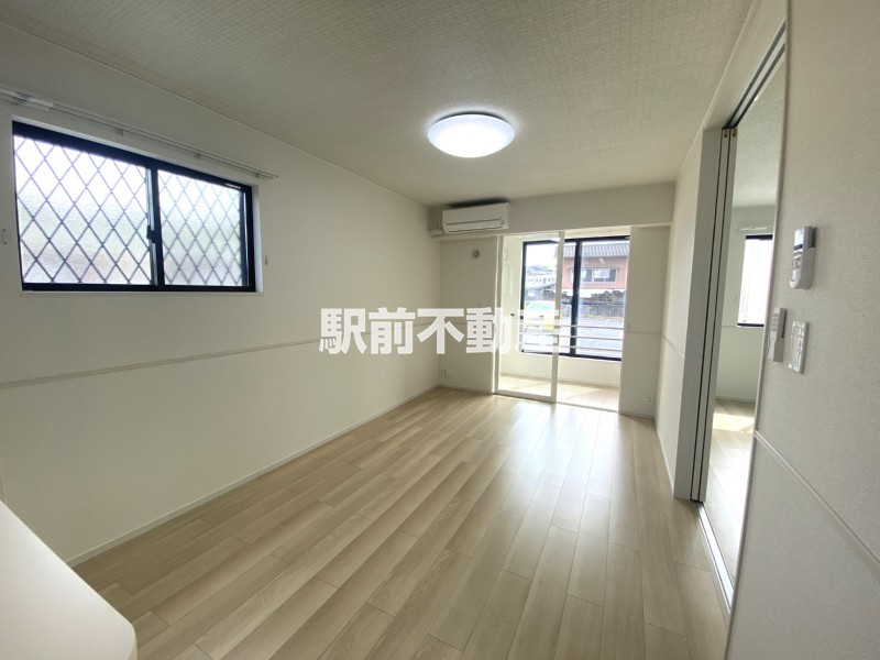 居室・リビング　同間取り別建物