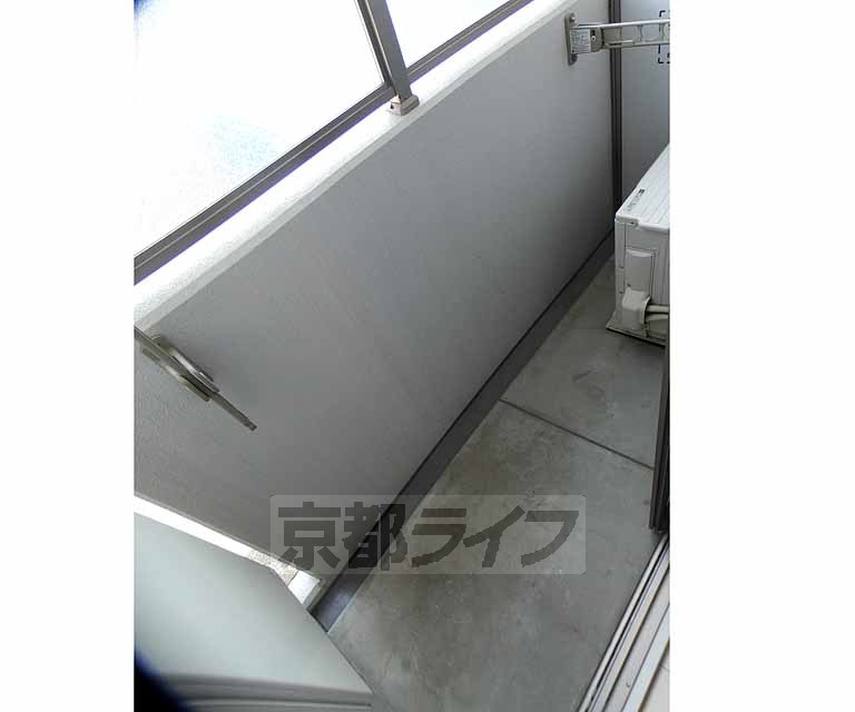 バルコニー　清潔感のある室内です。