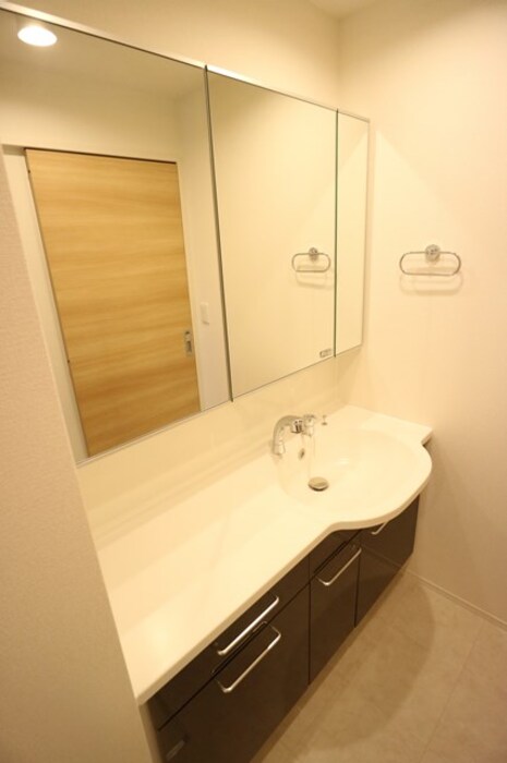 洗面設備　広い独立洗面台♪