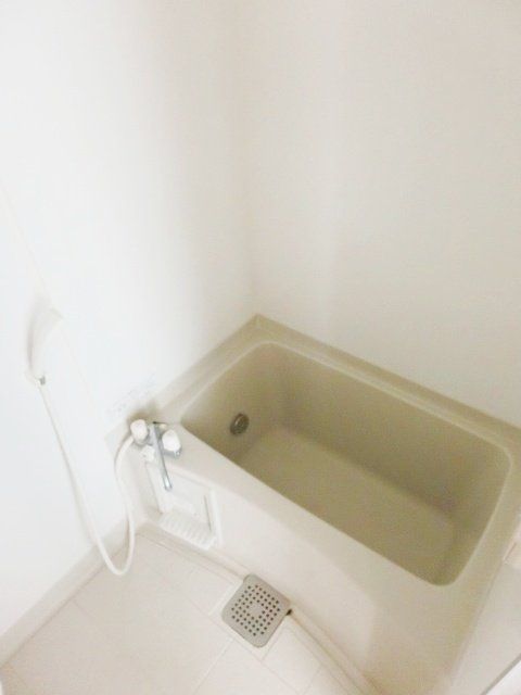 バス・シャワールーム　一日の疲れを癒せるバスルームです