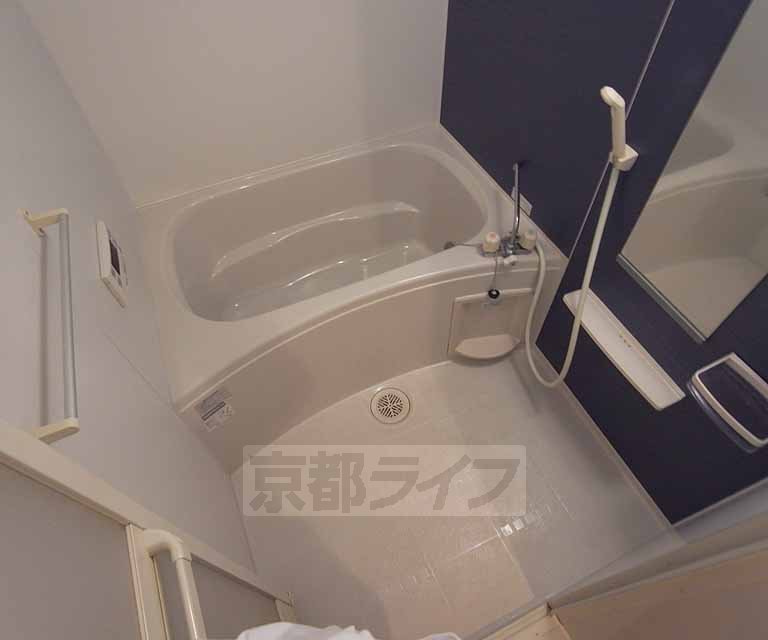 バス・シャワールーム　広めのバスルームです。