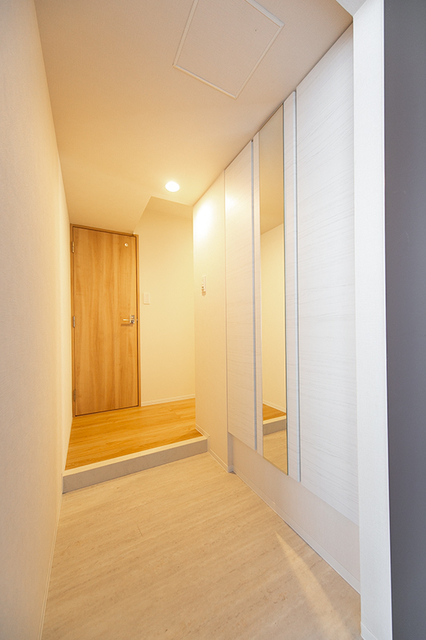 玄関　※写真は同タイプ住戸です。