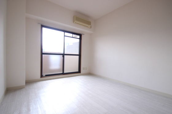 居室・リビング　※別号室の写真です