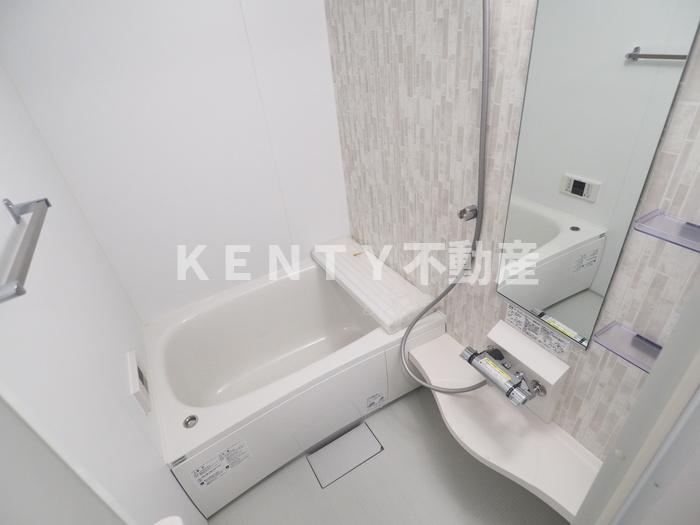 バス・シャワールーム　落ち着いた空間のお風呂です