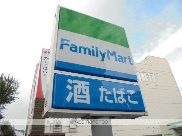 コンビニ　ファミリーマート（コンビニ）まで484m