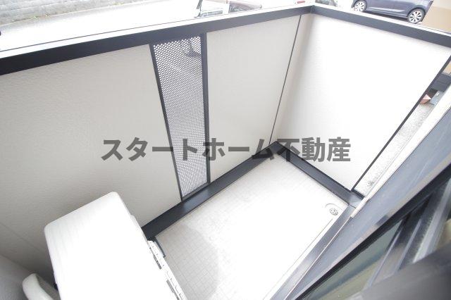 バルコニー　暖かな日差しのふりそそぐバルコニー